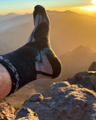Právě k nám dorazil čerstvý pozdrav přímo z Maroka! 🏔 Ponožky KIBO byly otestovány až na vrcholu Džabal Toubkal – nejvyšší...